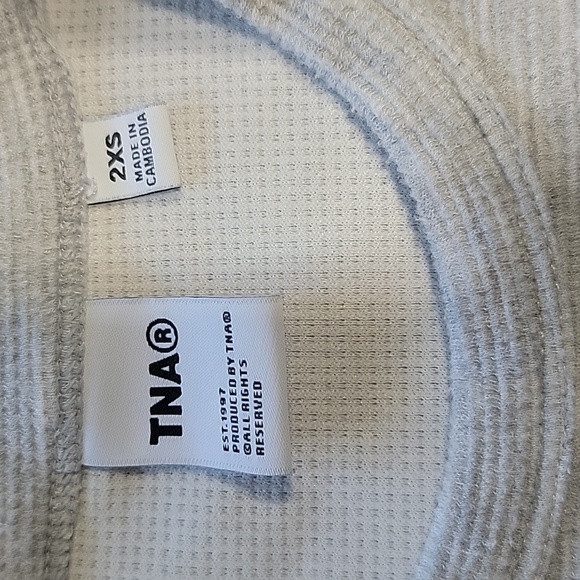 TNA (Aritzia) Size 2XS Waffle Knit Long Sleeve Cropped Crew Neck Top, NWOT - Picture 3 of 9